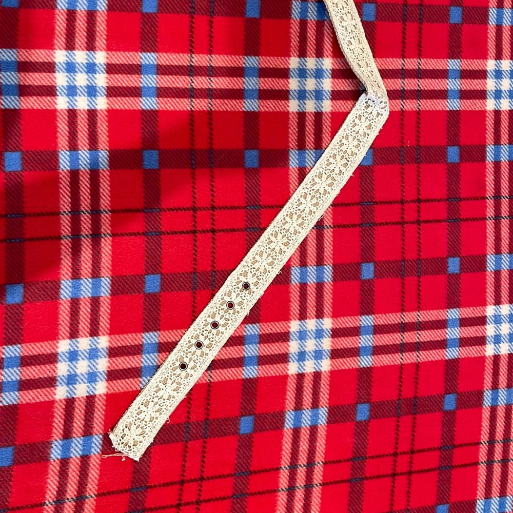 This is a Super cute tan and white dressy belts and it is 3-5 for its size#Love